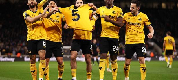 爱游戏体育下载-狼队客场惨遭打击，遭遇恶战赛事