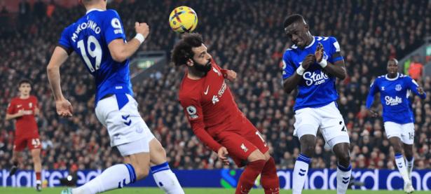 爱游戏app-曼联防线稳固，力拼利物浦全力拿分的简单介绍