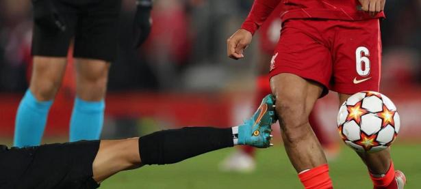 爱游戏官方登录入口-包含在深圳队赛场上演欧洲杯，绝杀，引发教练席炸锅的词条