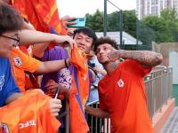 爱游戏体育平台-巴萨明星球员受伤，伤势恢复情况引发担忧