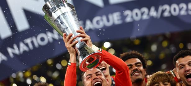 爱游戏app-关于欧预赛比赛中，葡萄牙队战胜瑞典的信息