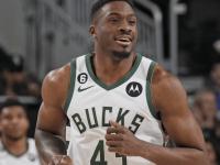 爱游戏在线登录-雄鹿遭遇败局，字母哥状态不佳