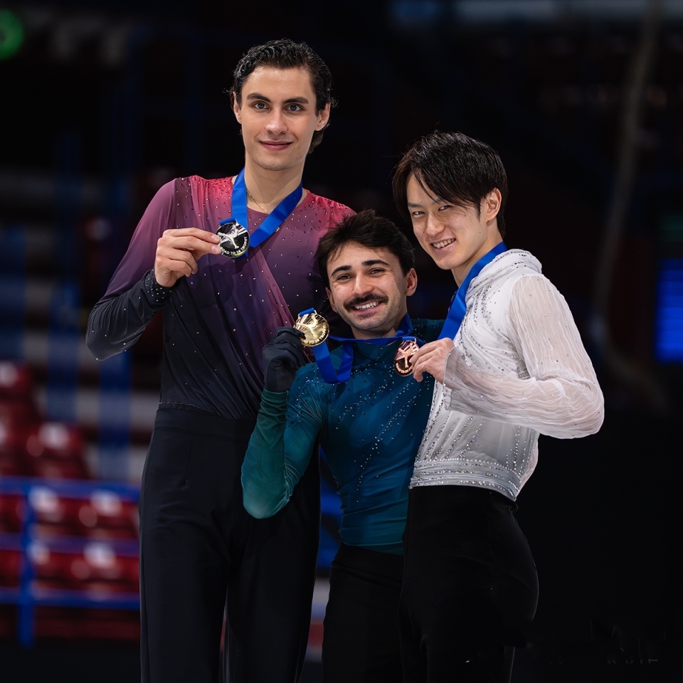 东道主选手表现出色，获得重要胜利的简单介绍