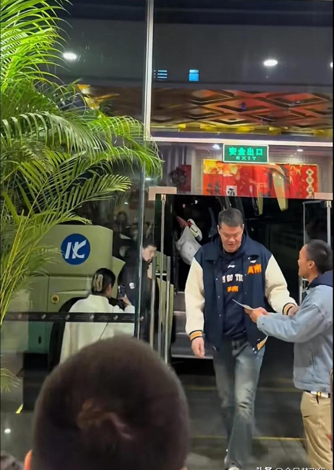 包含惊艳表现！两队演绎激情碰撞，引爆球迷热情的词条