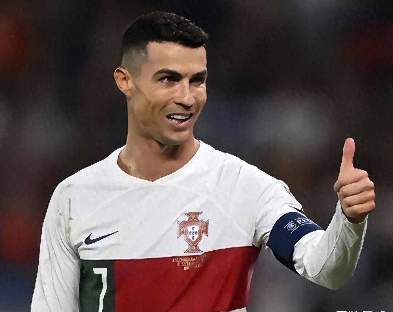 包含欧预赛大热门频出，精彩对决引发球迷狂热的词条