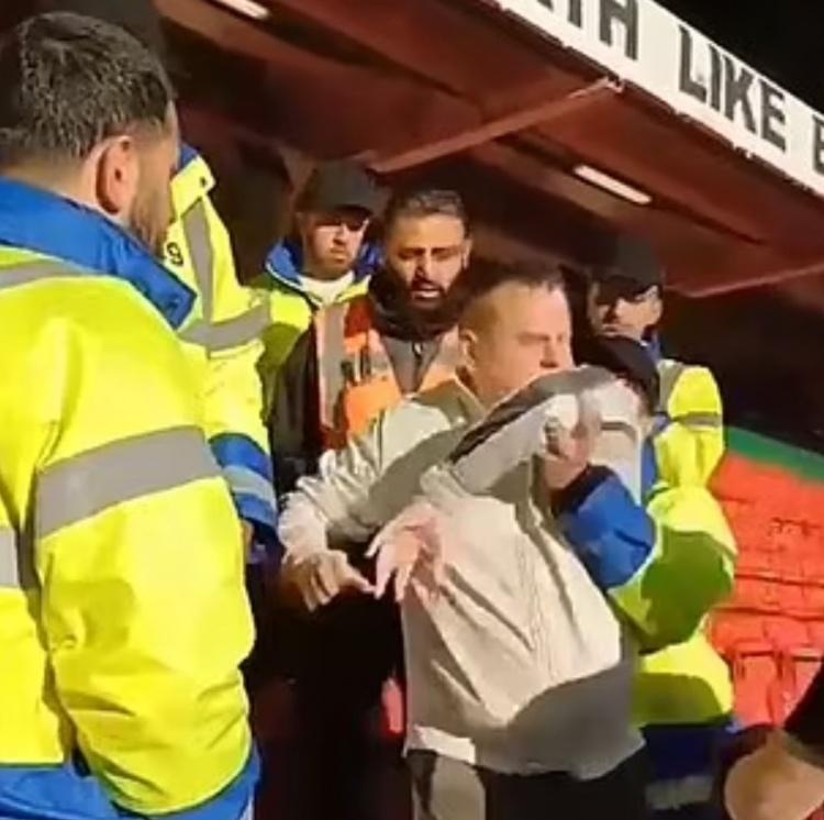 球迷们期待看到最激烈的对抗(球迷们期待看到最激烈的对抗赛英文)