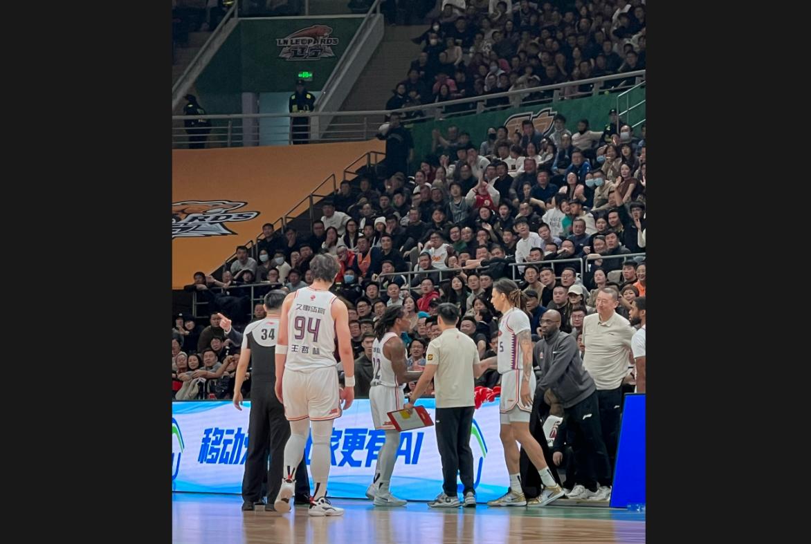 关于凭借一波上海队，全国篮球锦标赛成功碾压，现场全场沸腾的信息