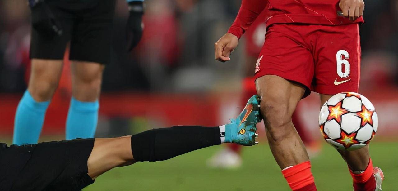 包含在深圳队赛场上演欧洲杯，绝杀，引发教练席炸锅的词条