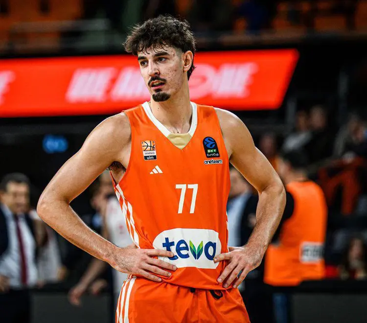 包含篮网队后卫表现出色，或能成为球队突破口！的词条