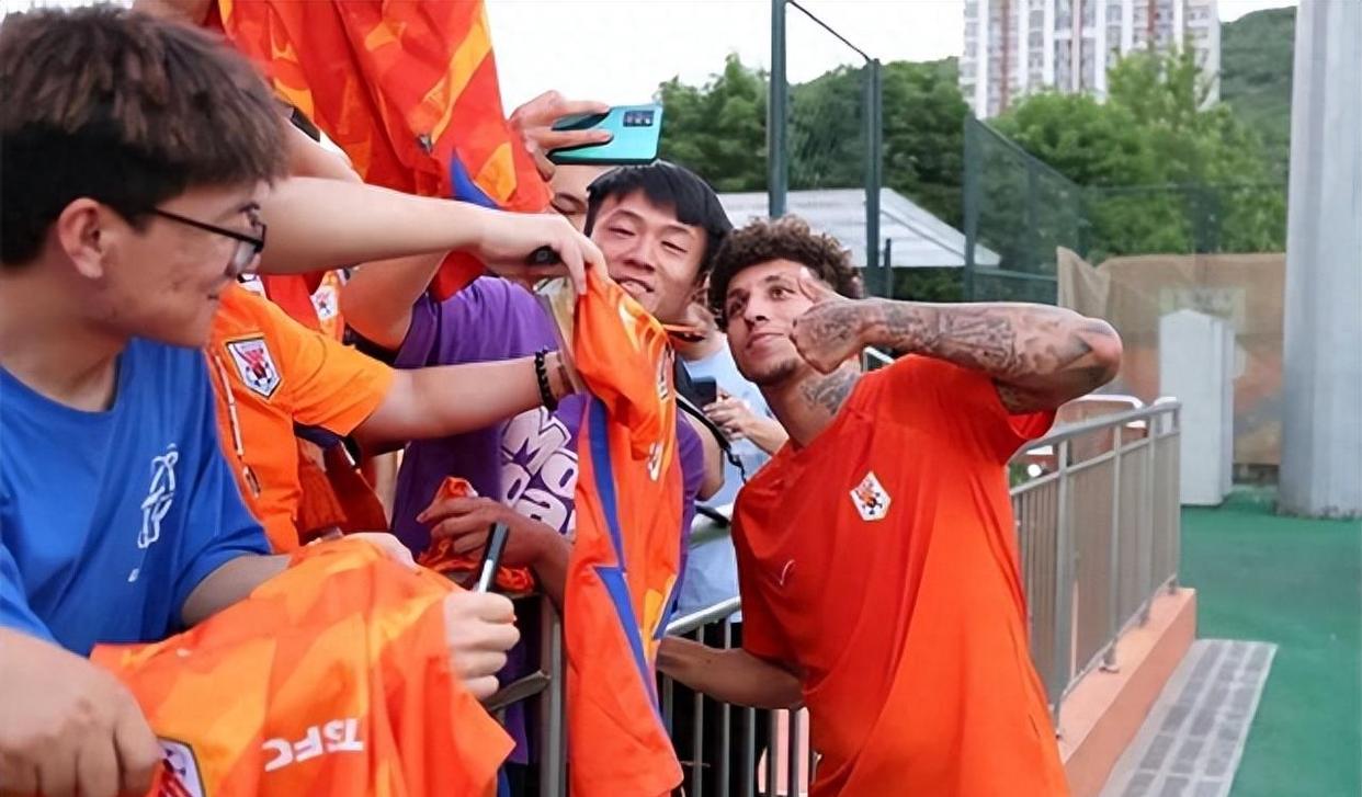 巴萨明星球员受伤,伤势恢复情况引发担忧 巴萨明星球员受伤,伤势恢复情况引发担忧