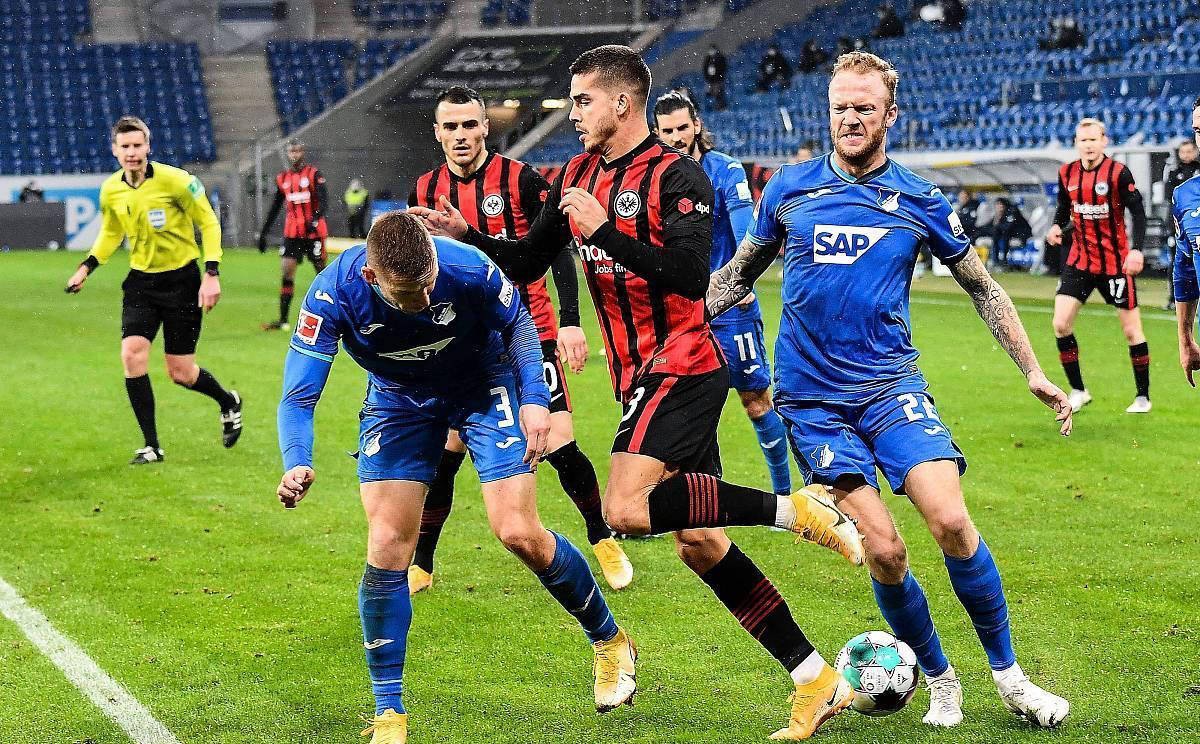 包含斯图加特客场胜柏林赫塔，成功实现关键战胜的词条