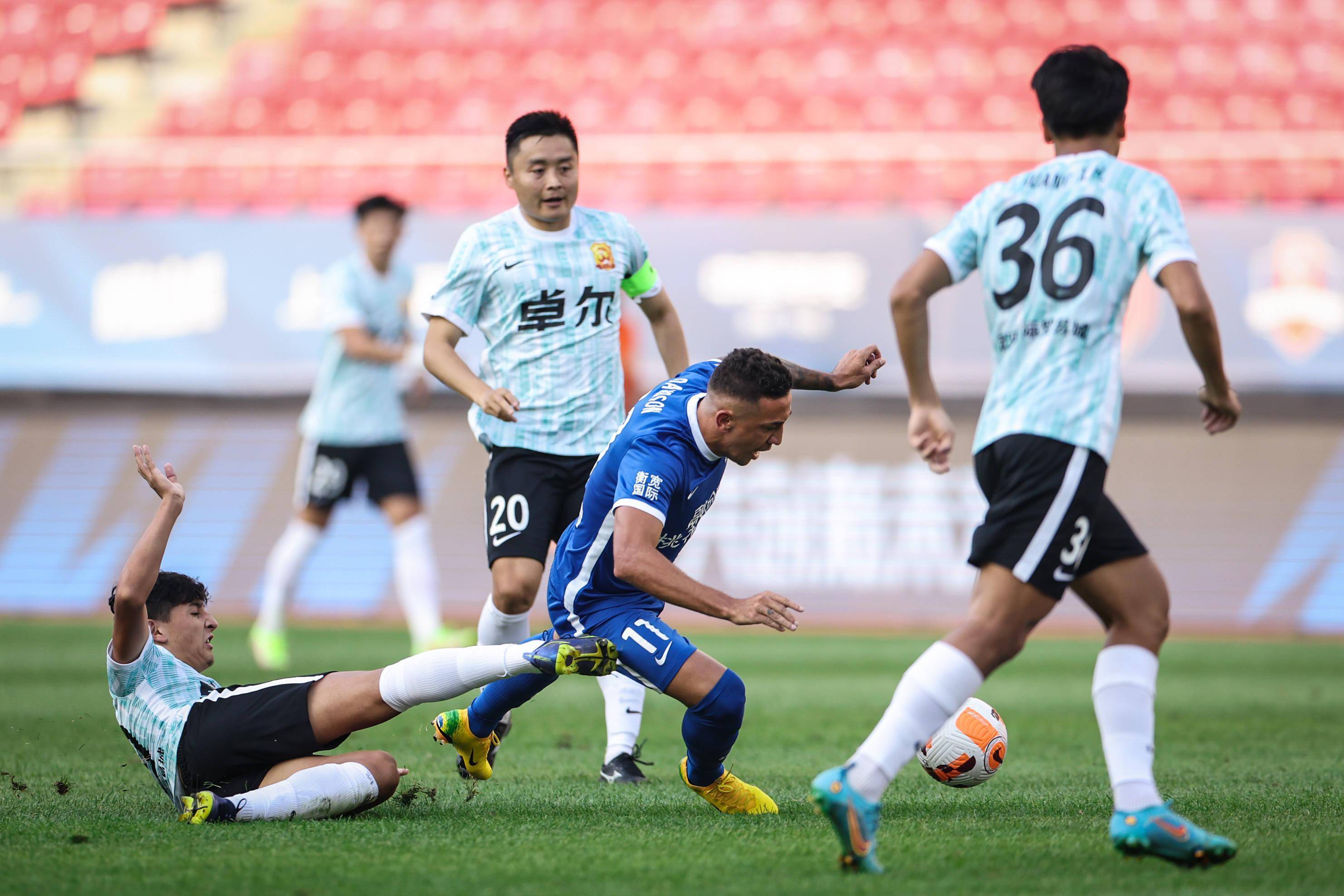 武汉卓尔客场战平河南建业，保持不败