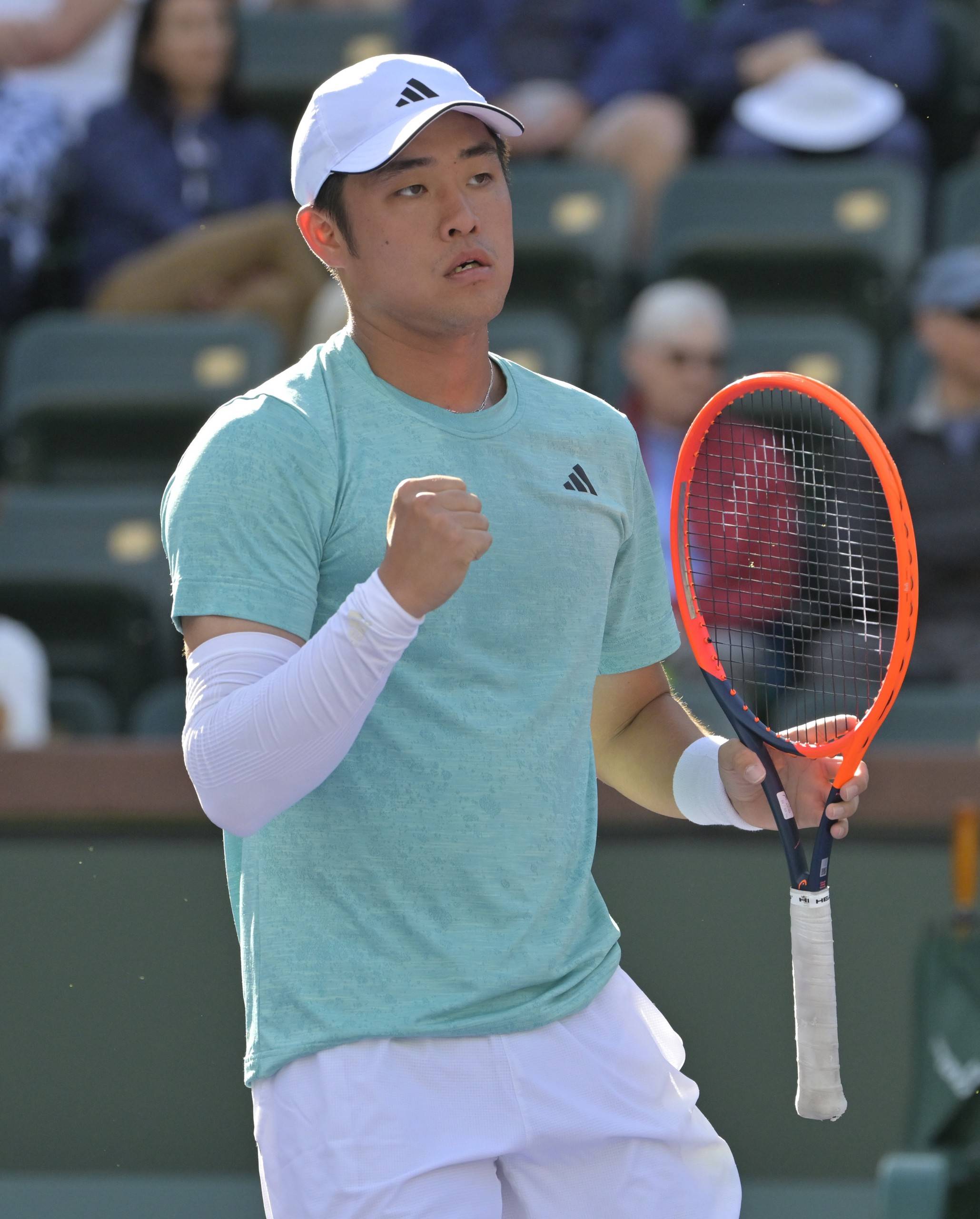 纷乱事件发生在赛场上，谁将处于绝对优势？