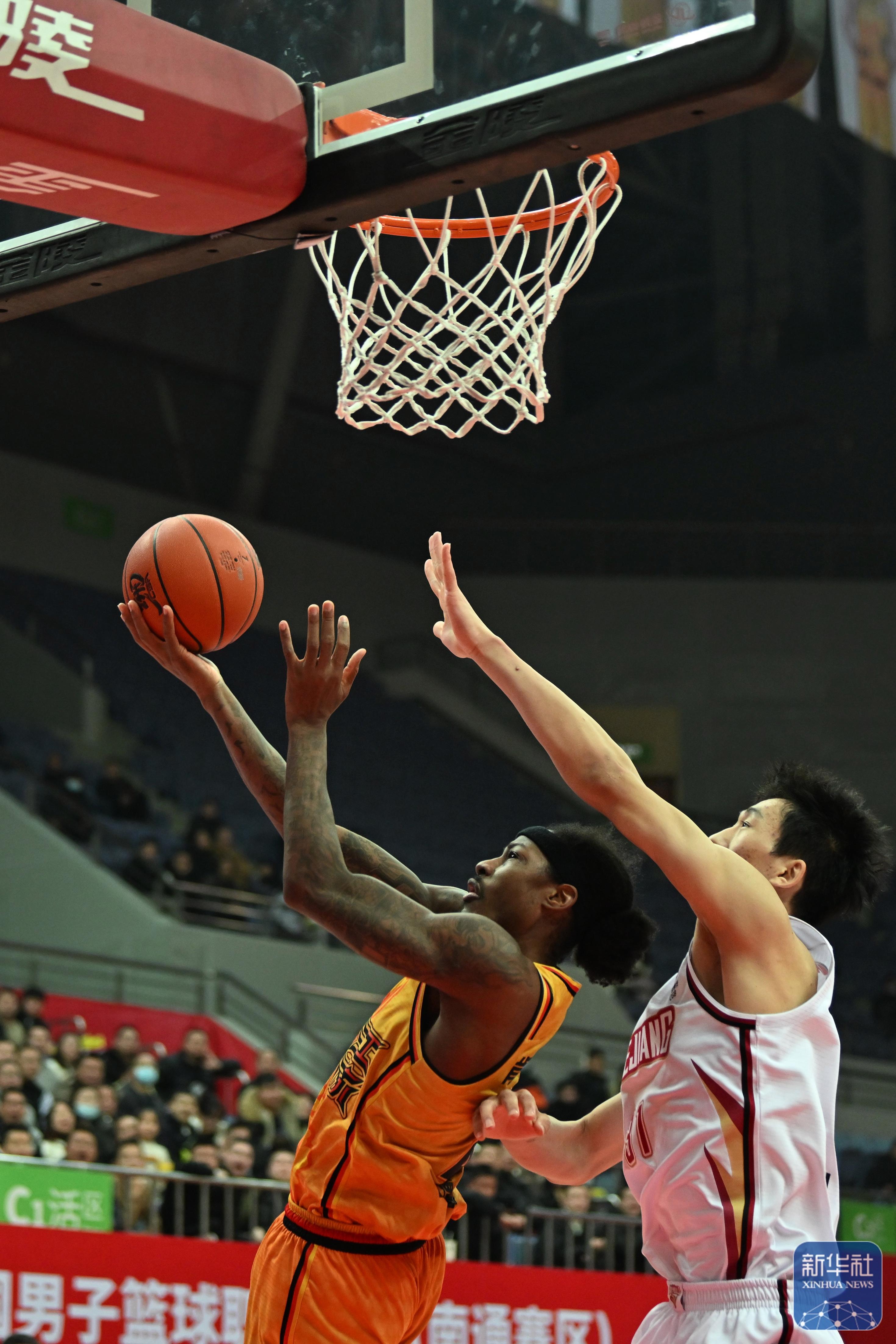 包含赛场上球员们拼尽全力，呈现出极具观赏性的比赛的词条