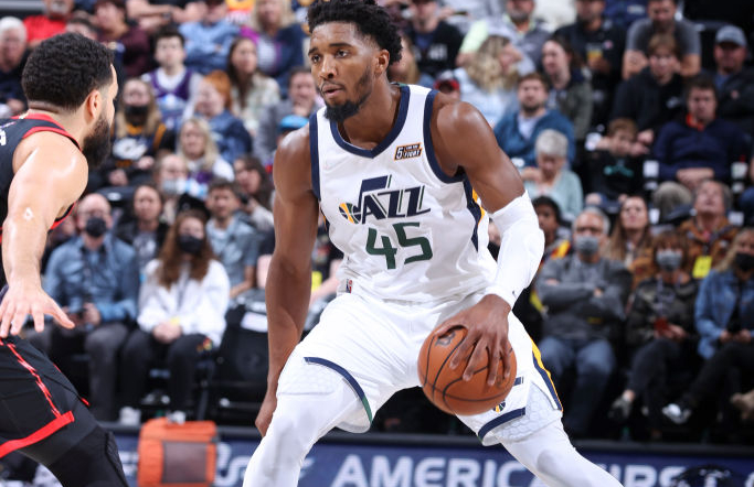 米切尔砍下生涯新高得分，爵士取得胜利