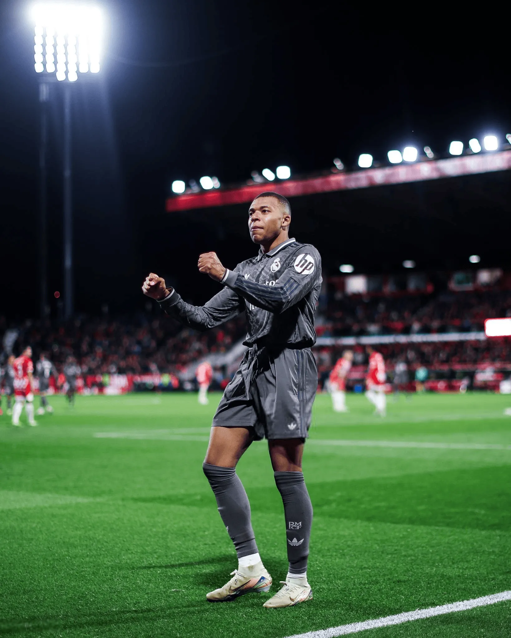 法国足球联赛球员实力脱颖而出，成为焦点