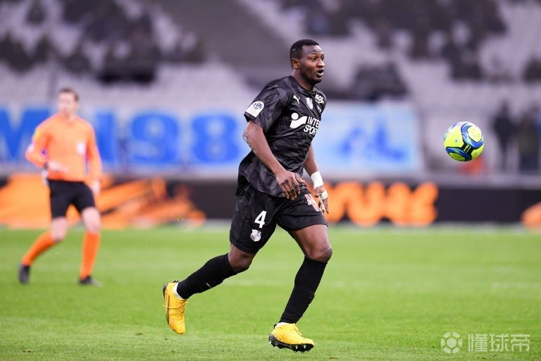 关于乌迪内斯战罢平局，保级防线加固的信息