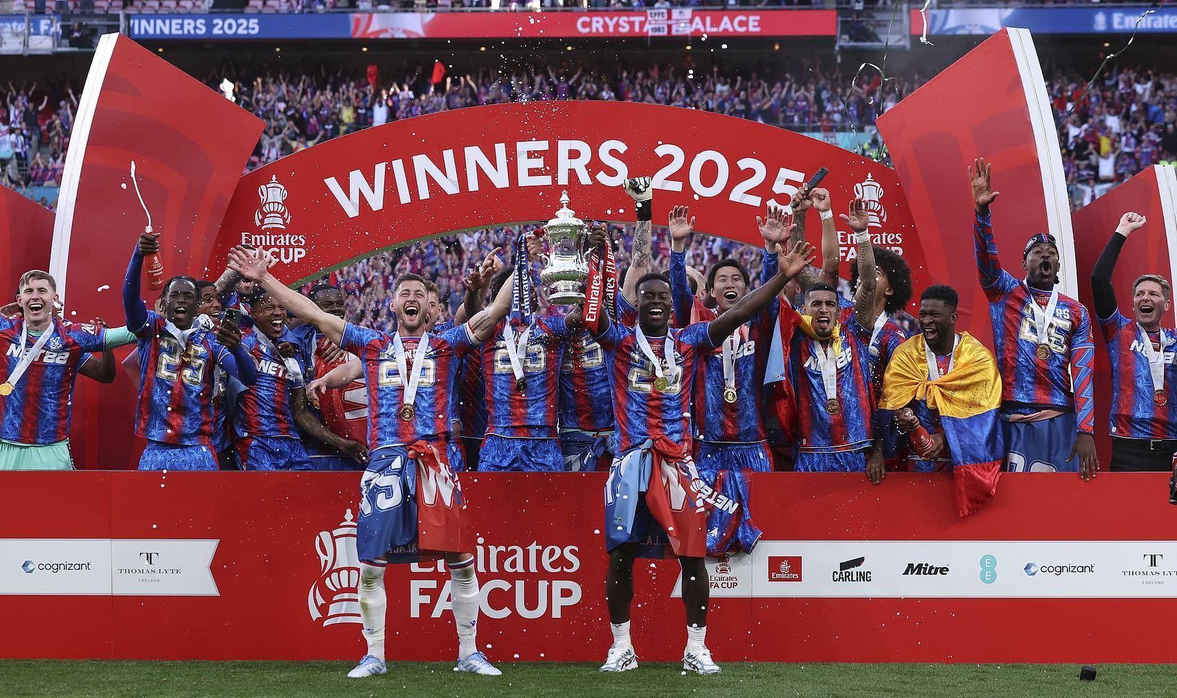 曼城中场展现出色表现取得胜利