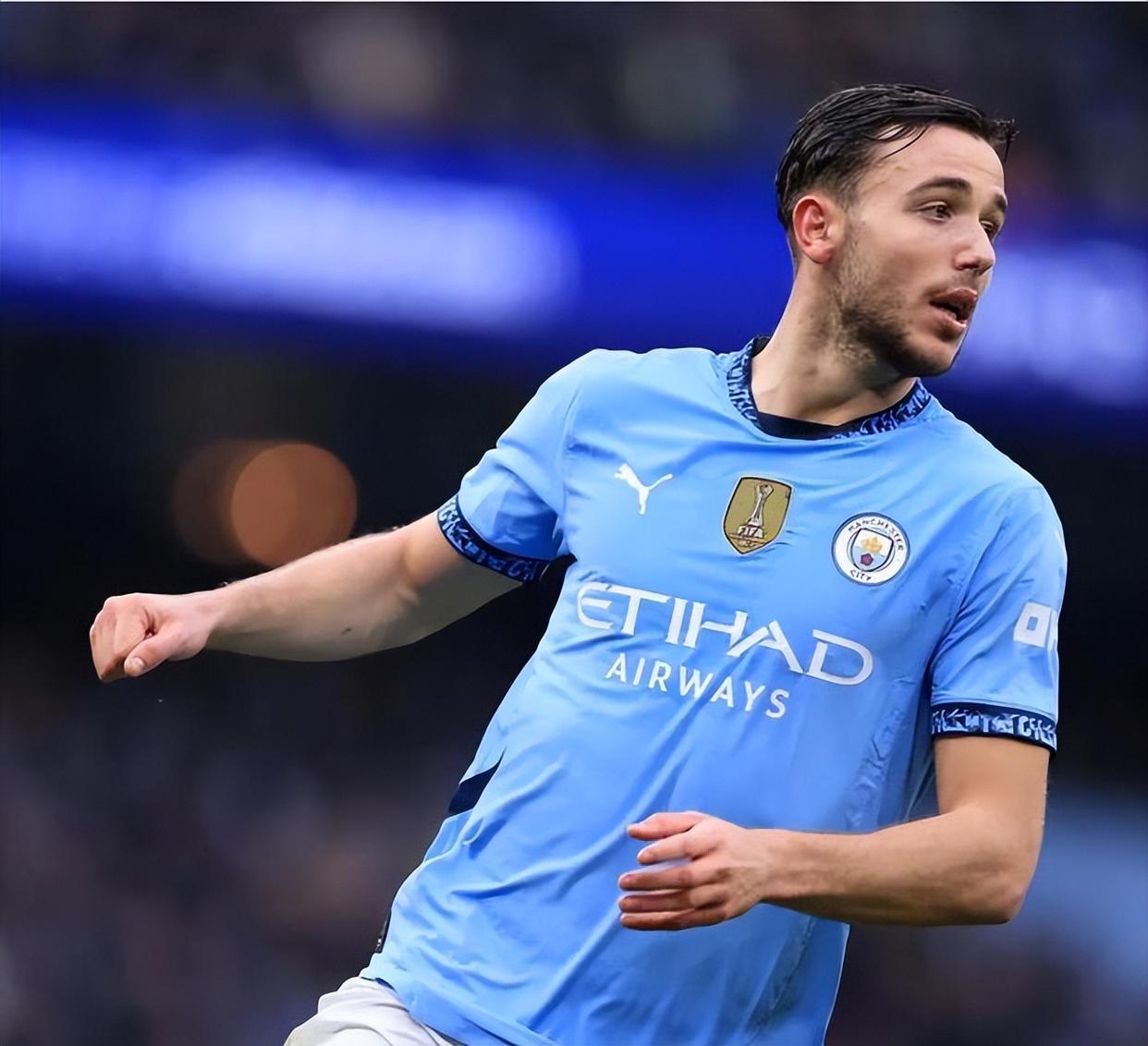 曼城中场展现出色表现取得胜利