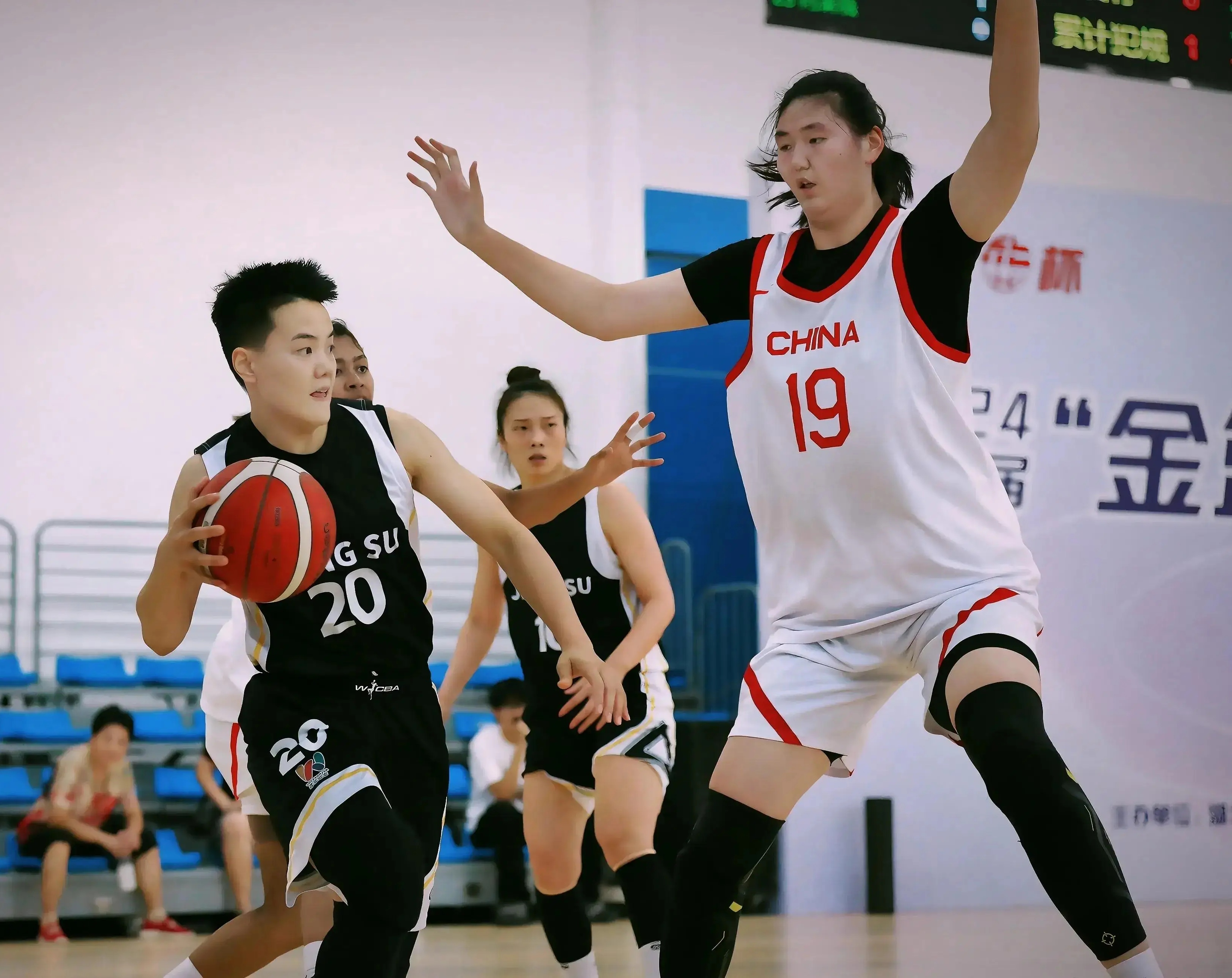 出色表现引人关注,球员风光背后辛酸故事的简单介绍 出色表现引人关注,球员风光背后辛酸故事的简单介绍