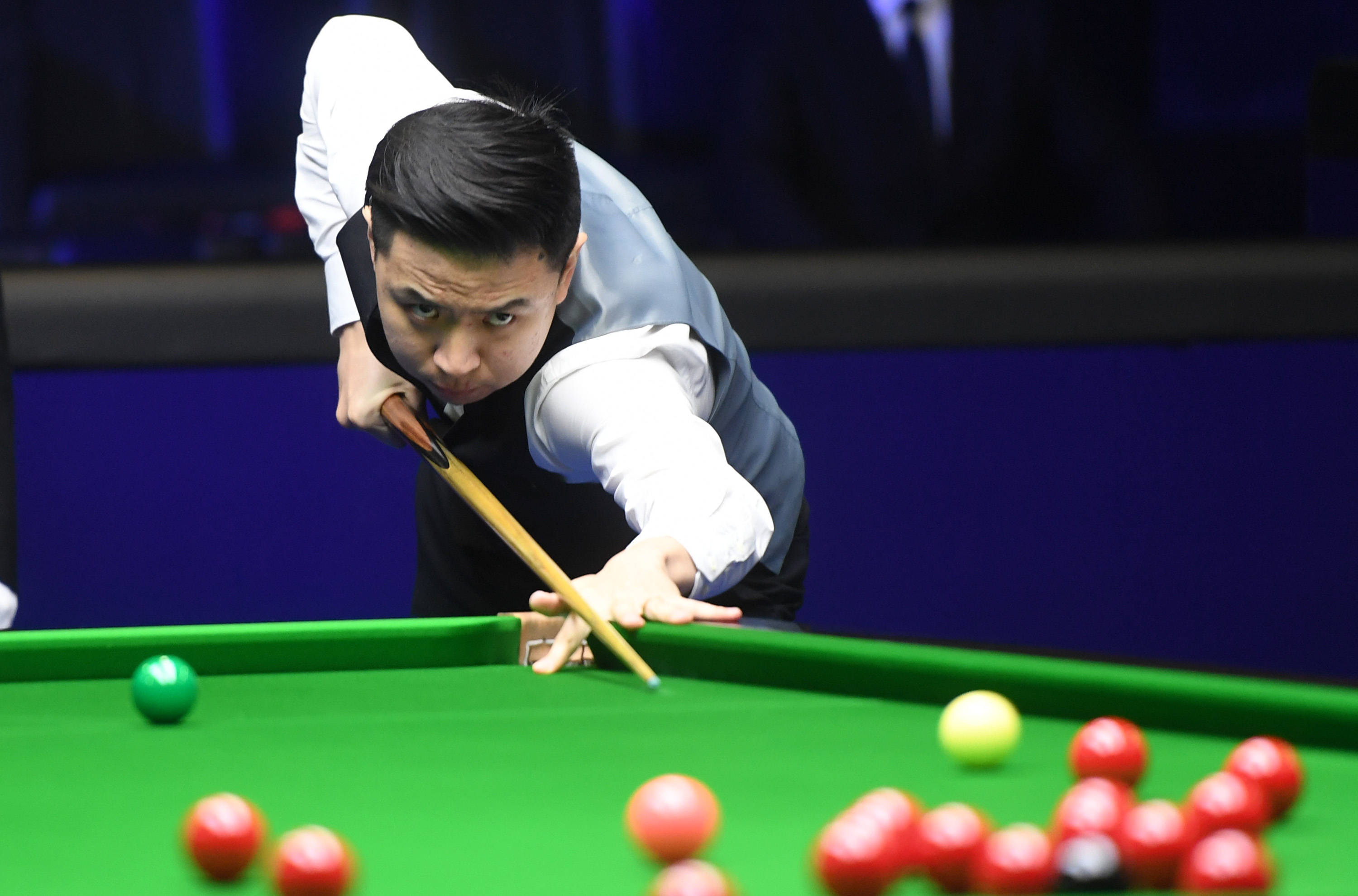 强劲对手出现，卫冕冠军展现实力成功夺冠的简单介绍