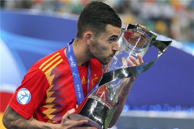 关于球员技艺百出，精湛战术得当迅速奏效的信息