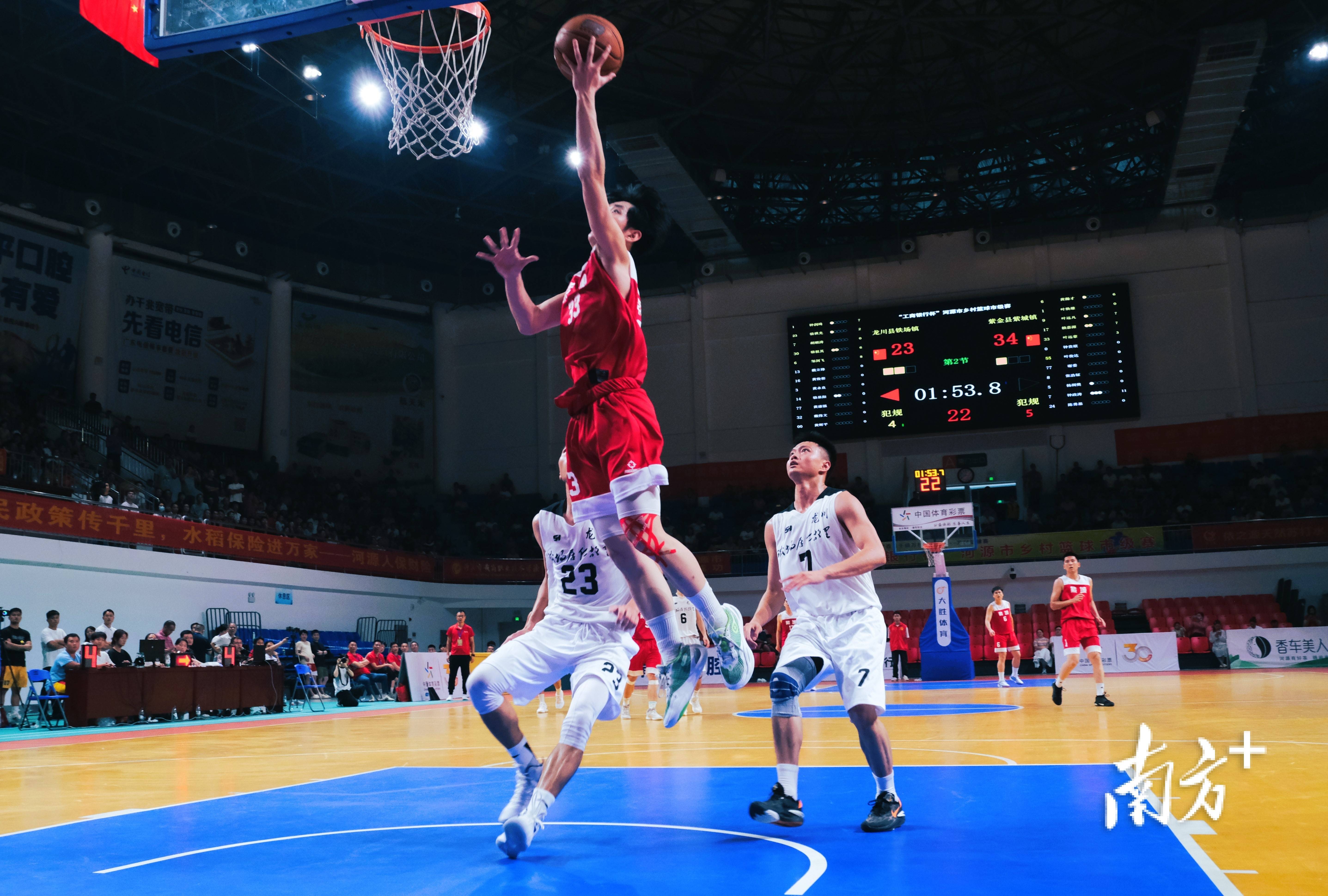 关于热血篮球迷热议比赛精彩瞬间的信息 关于热血篮球迷热议比赛精彩瞬间的信息