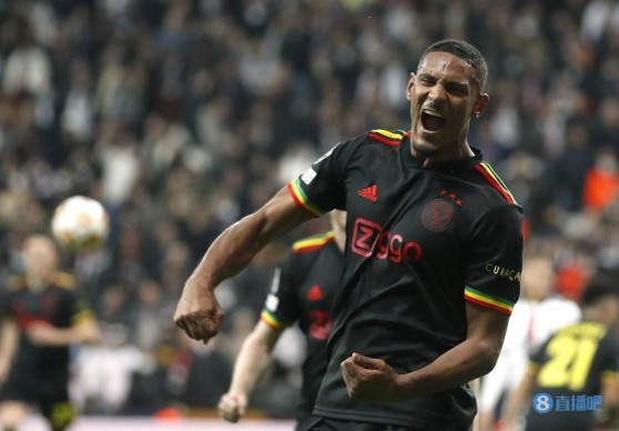 关于阿贾克斯豪取胜利，展示出色团队配合的信息