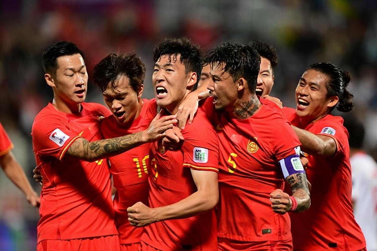 关于国家足球队实力非凡，备受瞩目，集体迎接挑战的信息