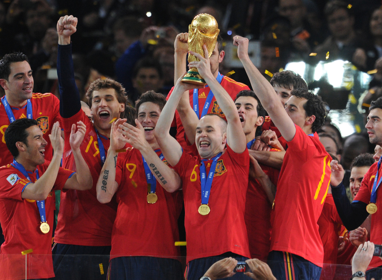 包含巴塞罗那新援表现神勇，带领球队连胜的词条