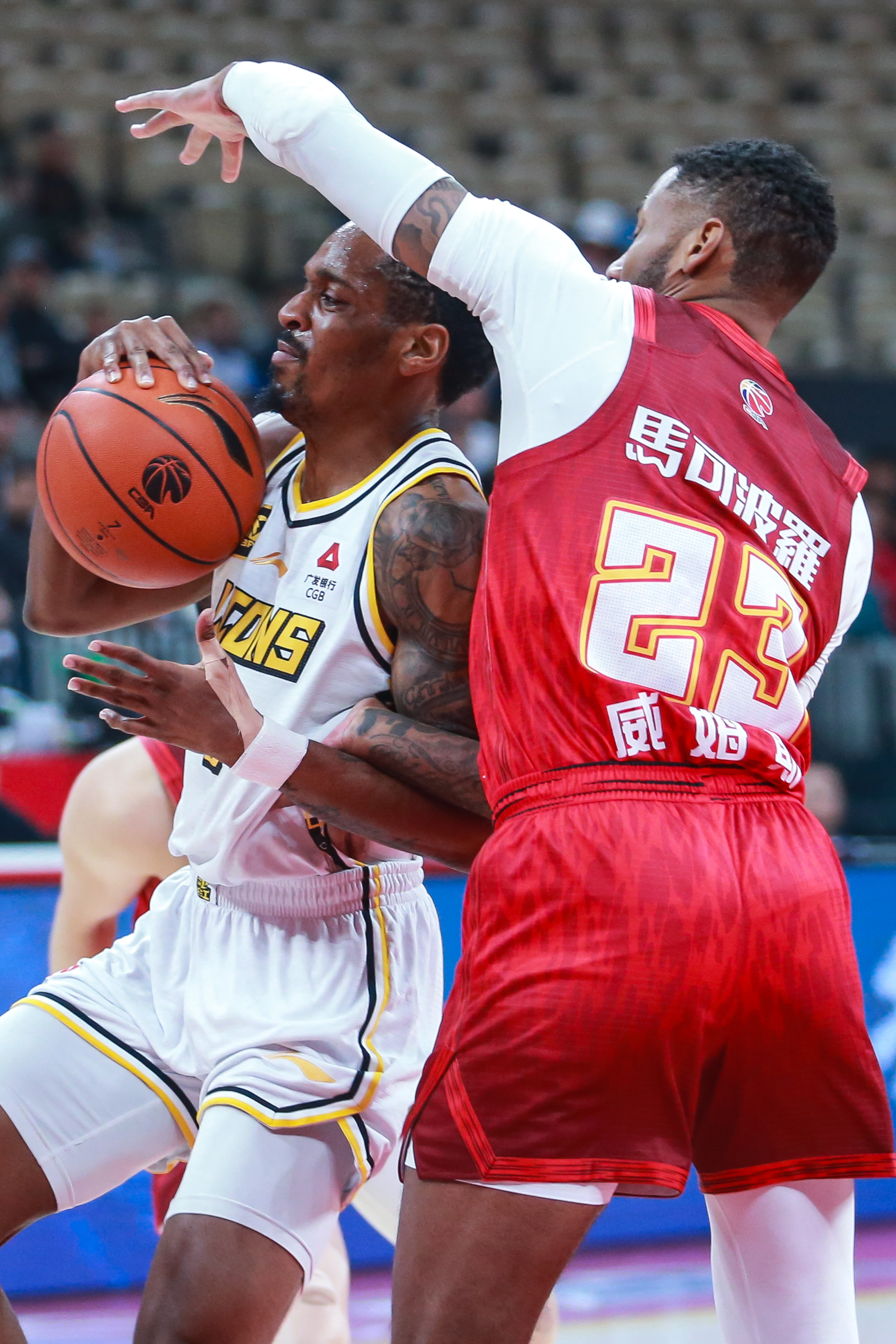 球场上的战斗非常激烈