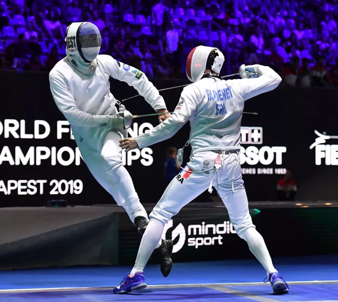 俄罗斯击剑选手夺得冠军，成为焦点